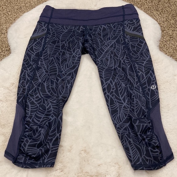 Lululemon Run A Marathon Crop II - Pretty Palm Purple ~ Size 4 - Picture 7 of 9